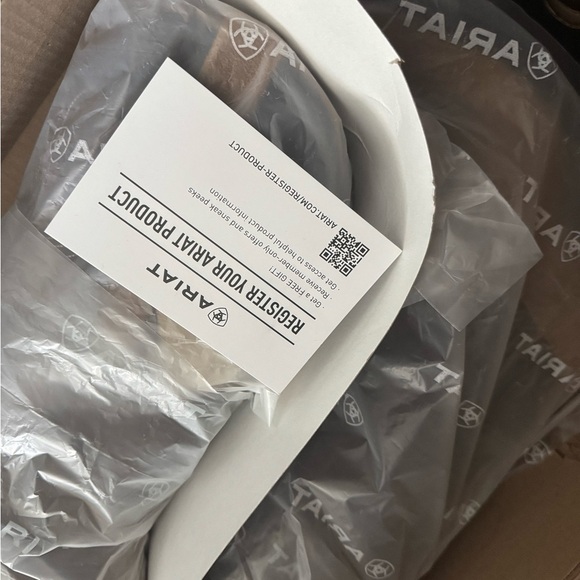 BNIB Women’s Ariat x Yellowstone Arena Dirt Boot in TAN ROUGHOUT|TOFFEE CRUNCH - Picture 7 of 12